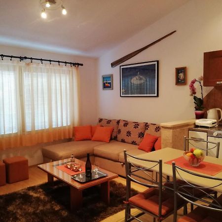 Adria Apartments Pula Buitenkant foto