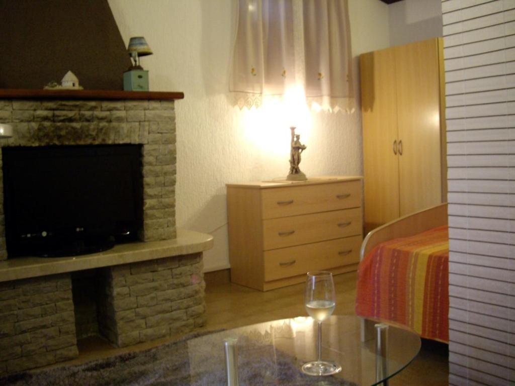 Adria Apartments Pula Buitenkant foto